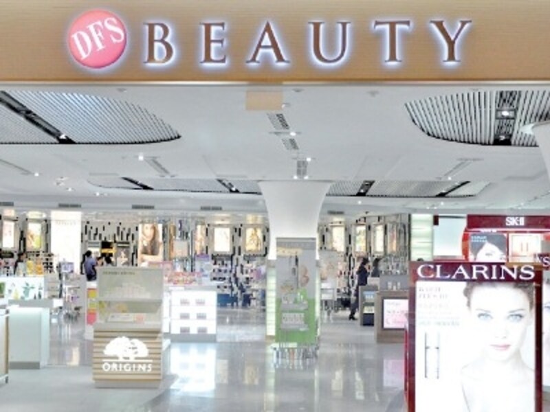 2012年5月にオープンしたばかりの大型コスメコーナー「DFSビューティ」 (c) DFS Galleria