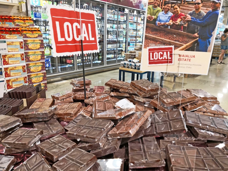 ローカルアイテムは、お土産にもおすすめ(クイーン店)