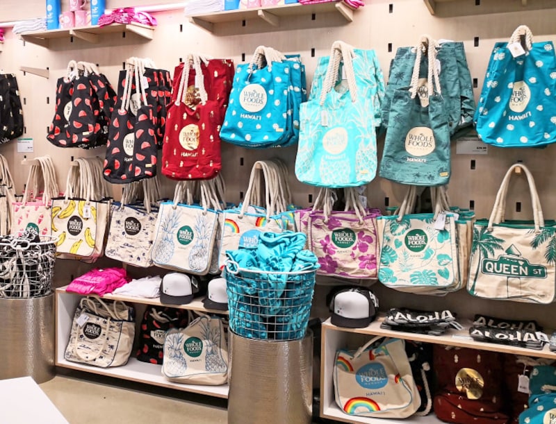 クイーン店2階のオリジナルグッズコーナー