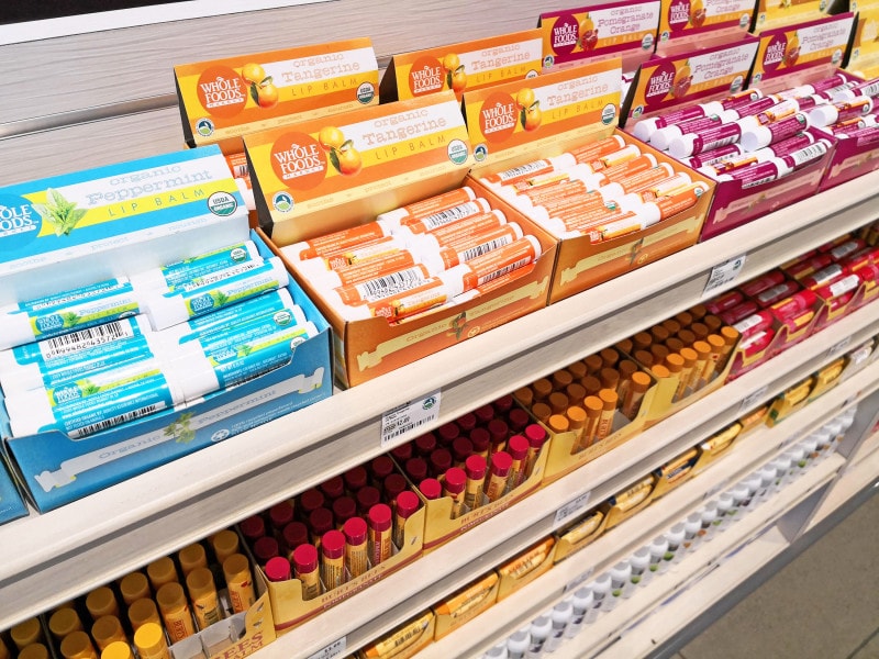 クイーン店では、レジ近くにリップクリームがずらりと並ぶ