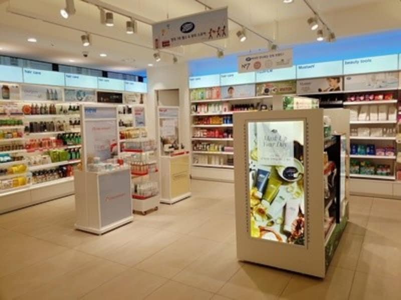 イギリス初のコスメショップBoots!
