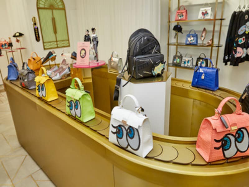 プレイノーモアのバッグ