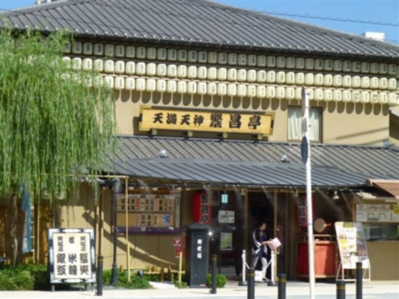 上方落語を堪能できる 天満天神繁昌亭 天神橋 大阪の観光 旅行 All About 上方落語を堪能できる 天満天神繁昌亭 天神橋 大阪の観光 旅行 All About
