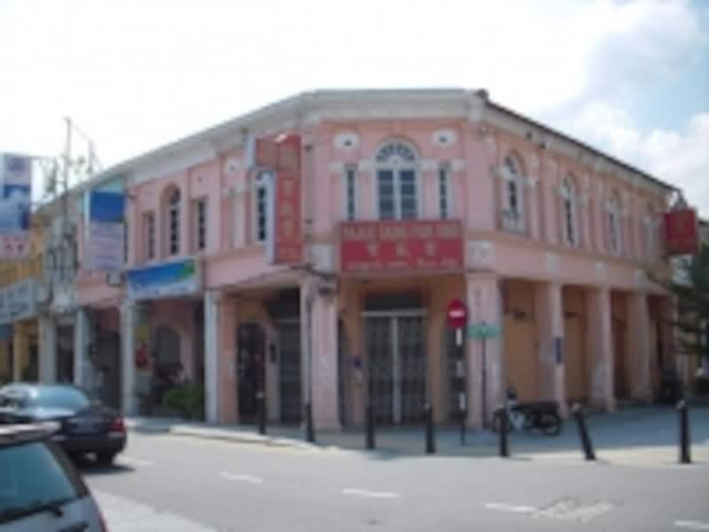 散歩しているとあちらこちらで出会う、ペナンのエキゾチックな街角