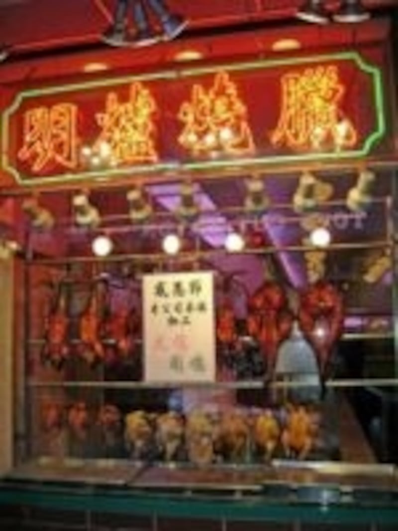 鳥の丸焼きがお出迎えする入り口・・・・・・