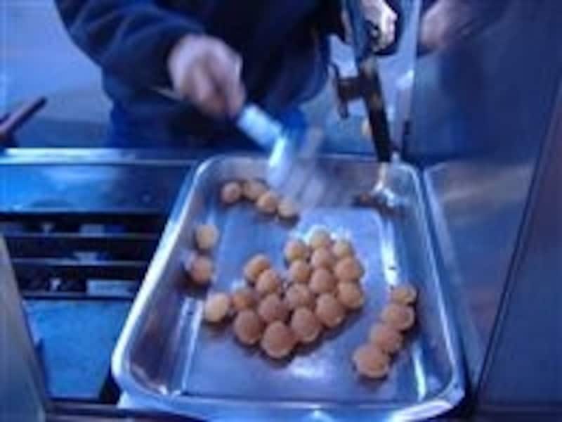 コロコロしたひと口サイズのベビーケーキ