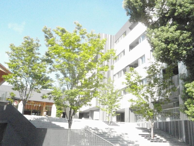 赤城神社とパークコート神楽坂