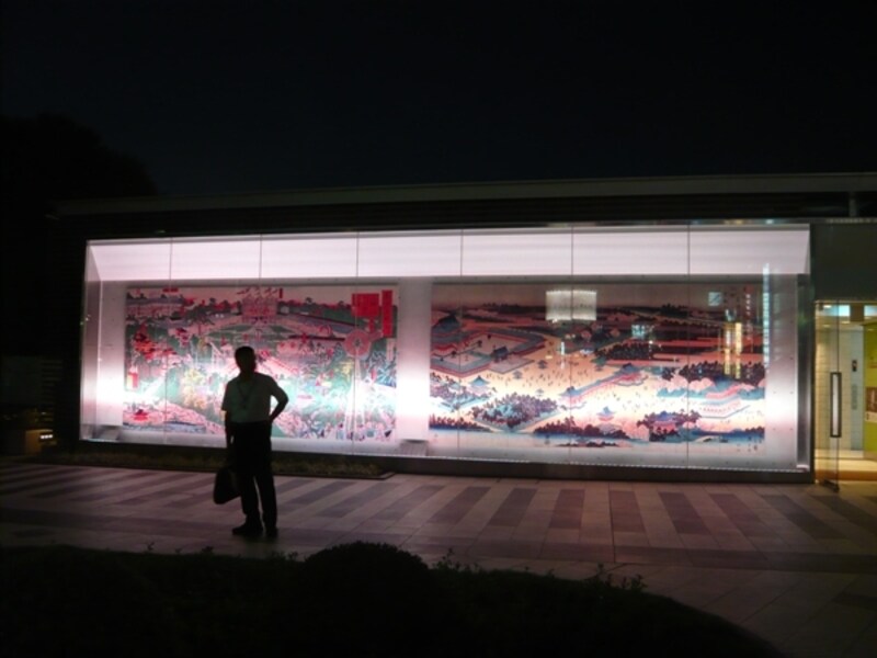 屋上の浮世絵のライトアップ