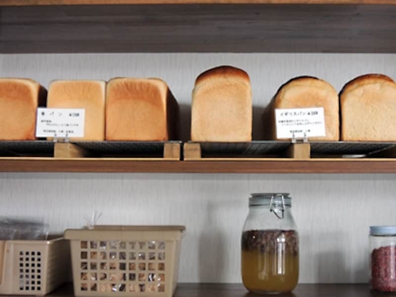 食パン(260円）イギリスパン(260円）