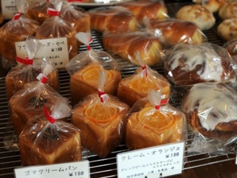 キューブ型のクリームパンやあんパン