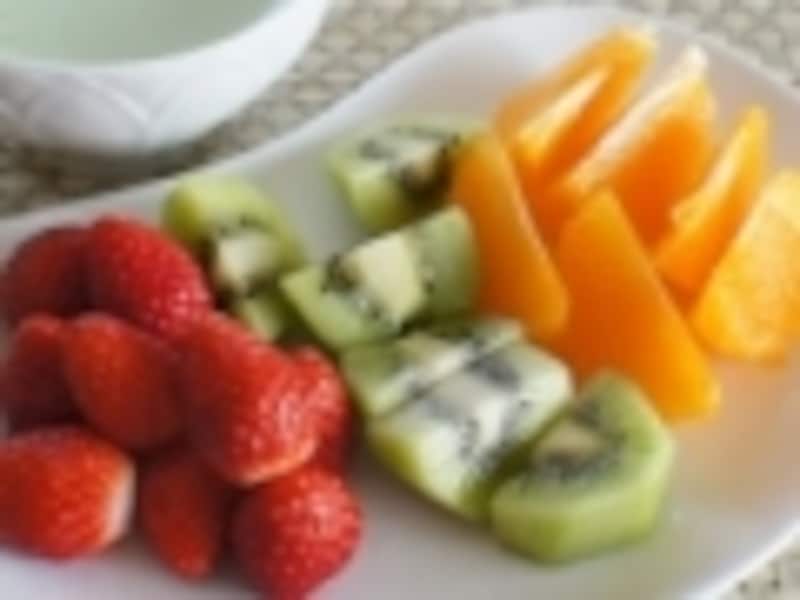 朝や昼は、フルーツや野菜等で軽く!