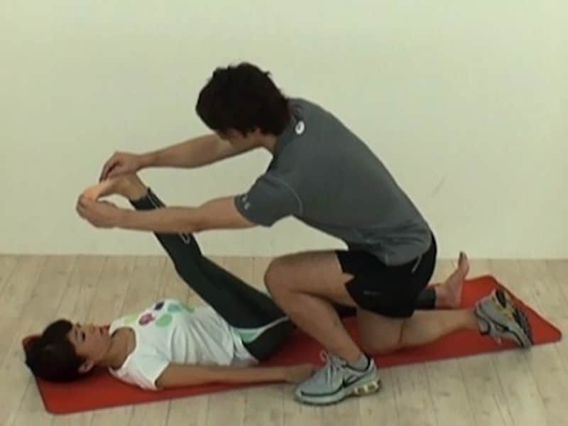 疲れを解消美脚ストレッチ:動作2