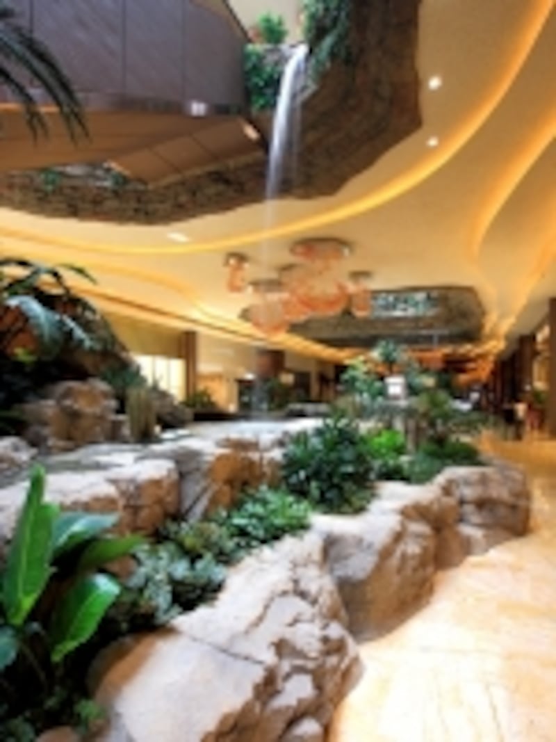 南国らしいトロピカルムード満点 (c) Sands Cotai Central