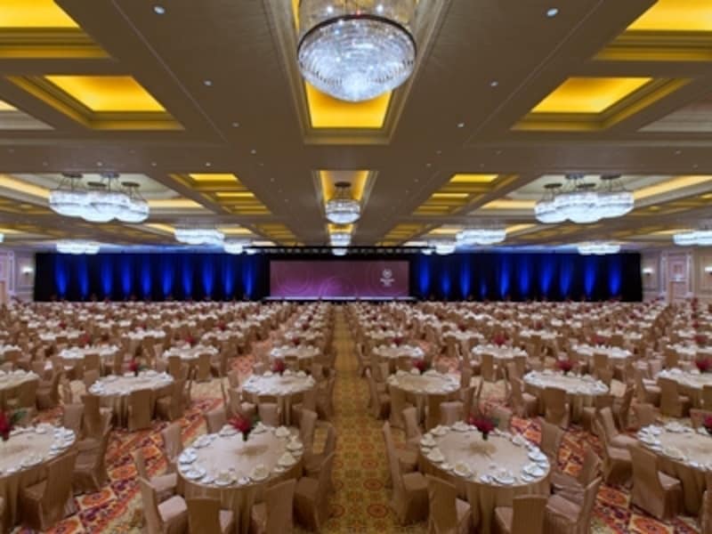 シアター形式で約5000人が収容できるホテル内最大のカシュガルボールルーム (c) Sheraton Macao Hotel