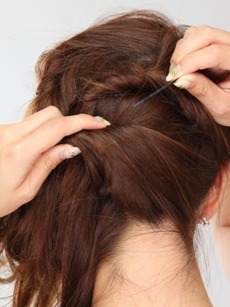 )ベースの髪も一緒に留めてしっかり固定