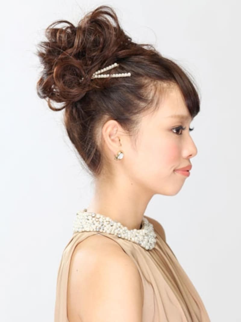 毛先が弾むふわふわシニヨンアレンジ