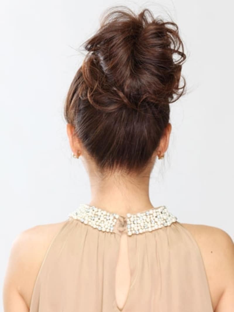 毛先が弾むふわふわシニヨンアレンジ