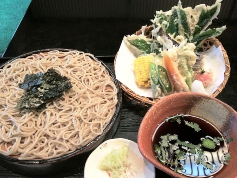 カラフルな「夏野菜の天せいろ」