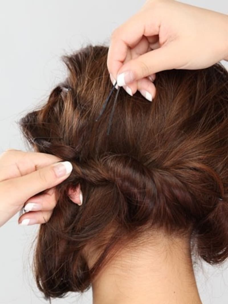 ねじりミディアムヘアアレンジ方法3