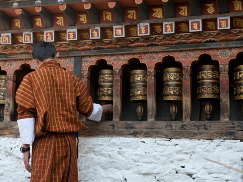 マニ車を回転させると読経と同じ効果