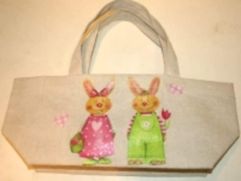 無地のミニトートバッグを子どもの好きなイラストでデコパージュ