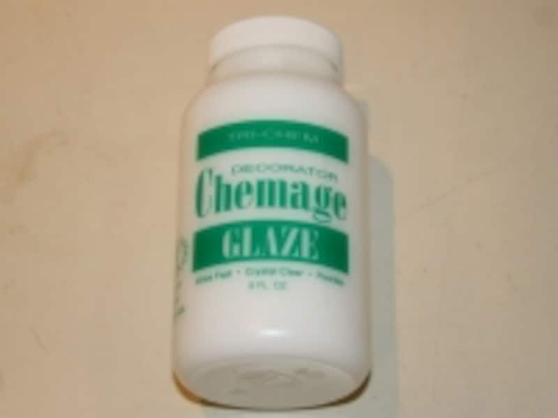 布の他、石鹸、木、鉄、プラスチックなどいろいろな物に貼れるので、1本あると便利