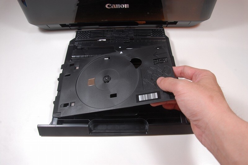 ラベルトレイは上の引き出しの裏に収納できるようになっている