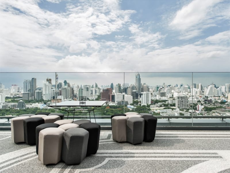 30階、ルーフトップバー「Hi So」からの眺め