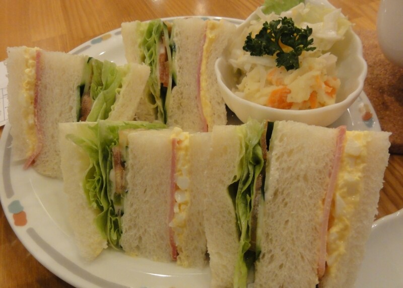 紅茶専門の喫茶店「ティーハウスタカノ」のランチのミックスサンドにポテトサラダ