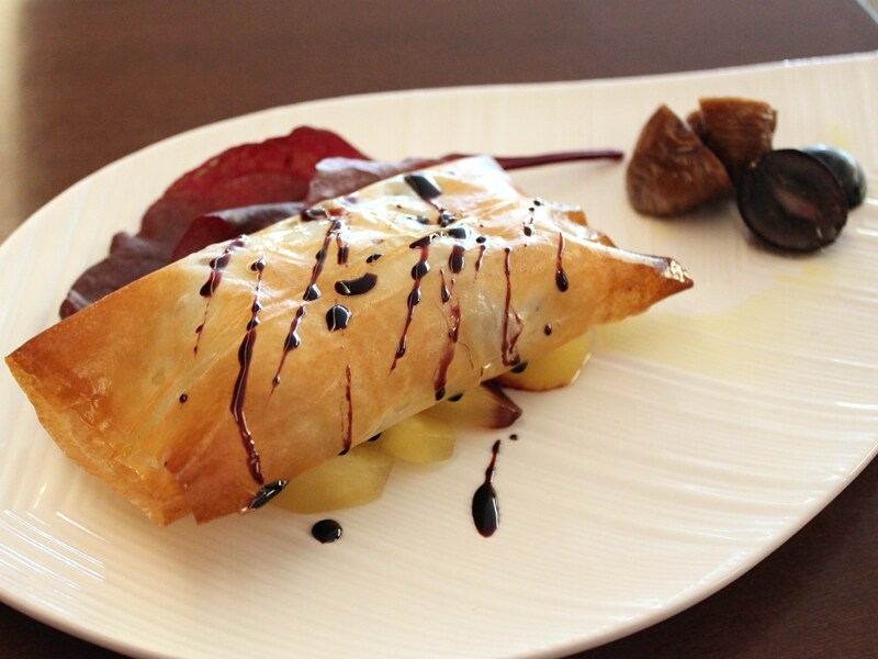 前菜「豚肉とフォアグラのパートフィロー包み焼き」 \1,155