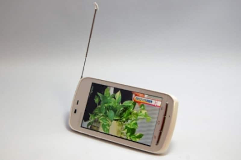 ワンセグ、おサイフケータイ、赤外線、防水と、これまでの携帯電話にあった機能は一通り網羅。ケータイからも乗り換えやすいスマートフォンです。