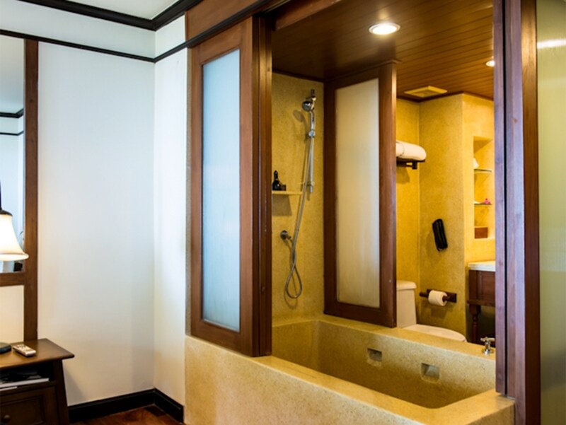 開放的なバスタブはアナンタラの定番スタイル