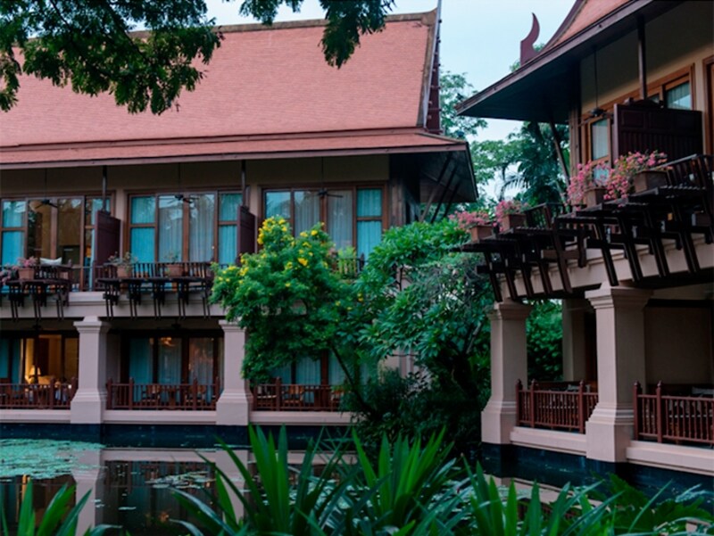 池を囲むように建っているラグーンの部屋