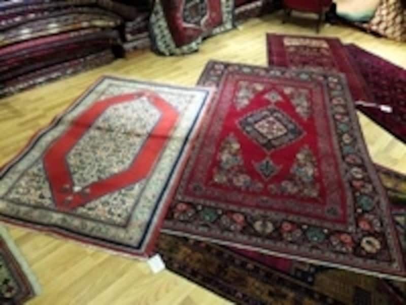 アンティークと古い絨毯