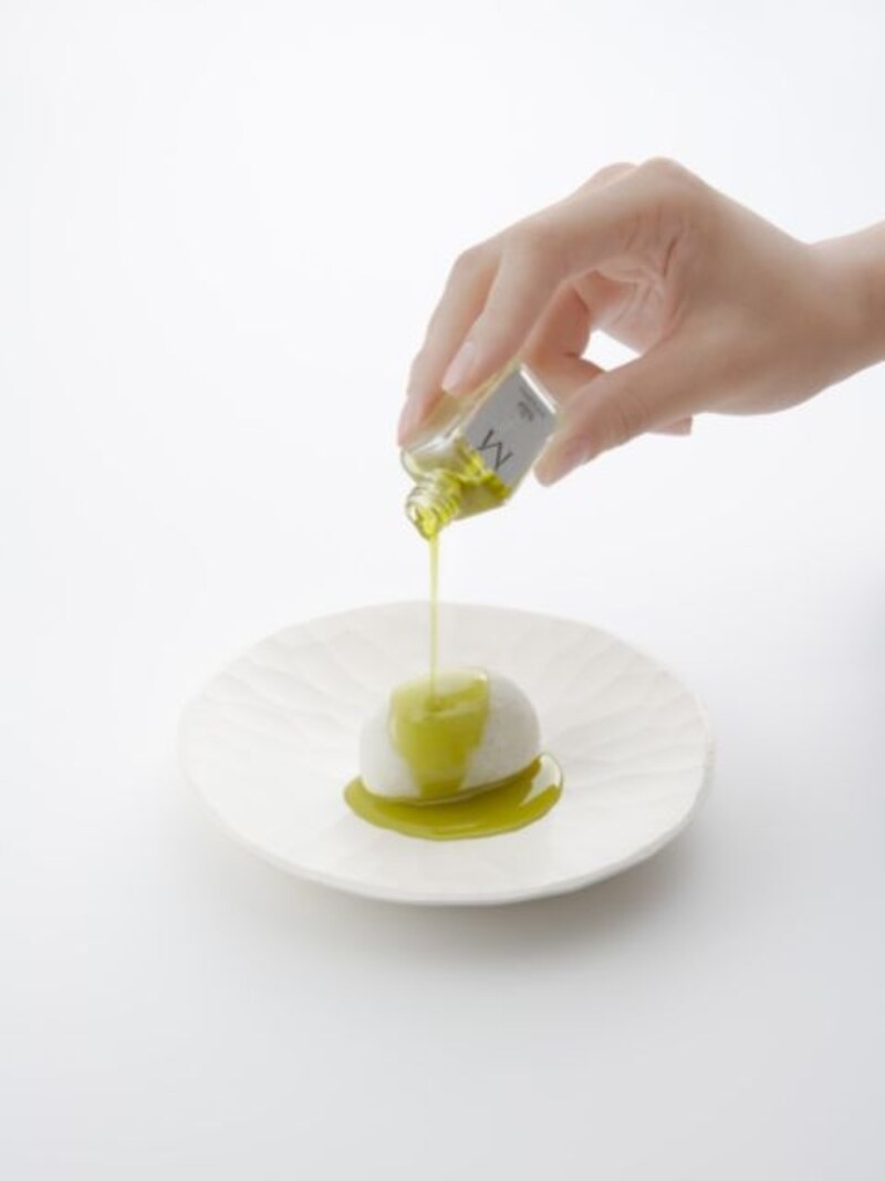 「たねや」のオリーブ大福（6個入945円）