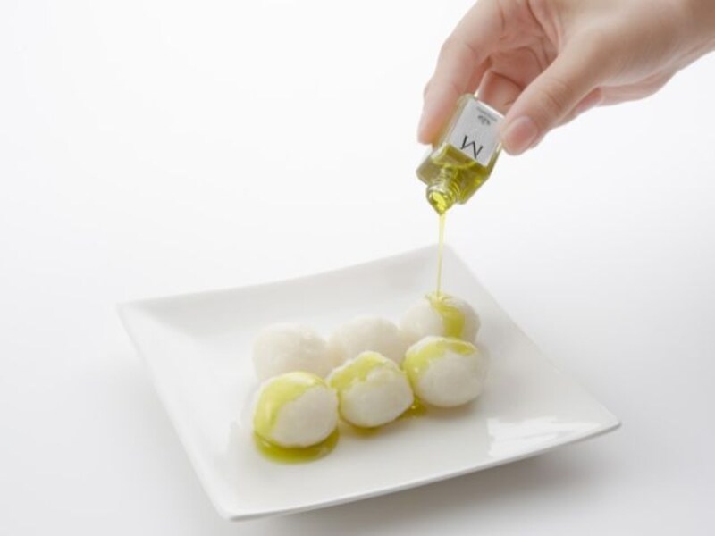 「たねや茶屋」のオリーブ餅（525円）