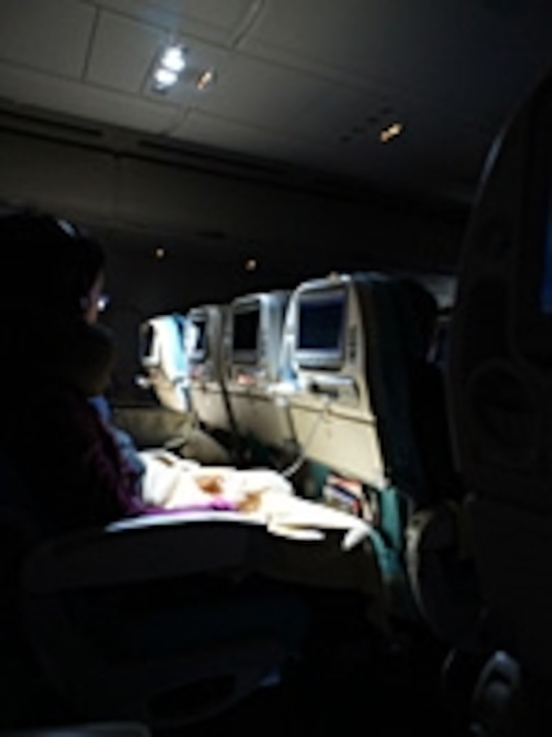 手元を照明するスポットライト