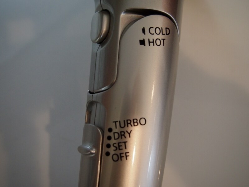 温冷切り替え・メインスイッチは手元にあるので片手で操作可能