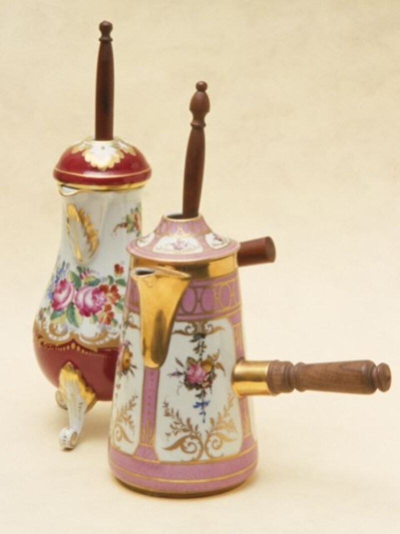 チョコレートポット(前田商店蔵、日本洋菓子協会連合会提供)