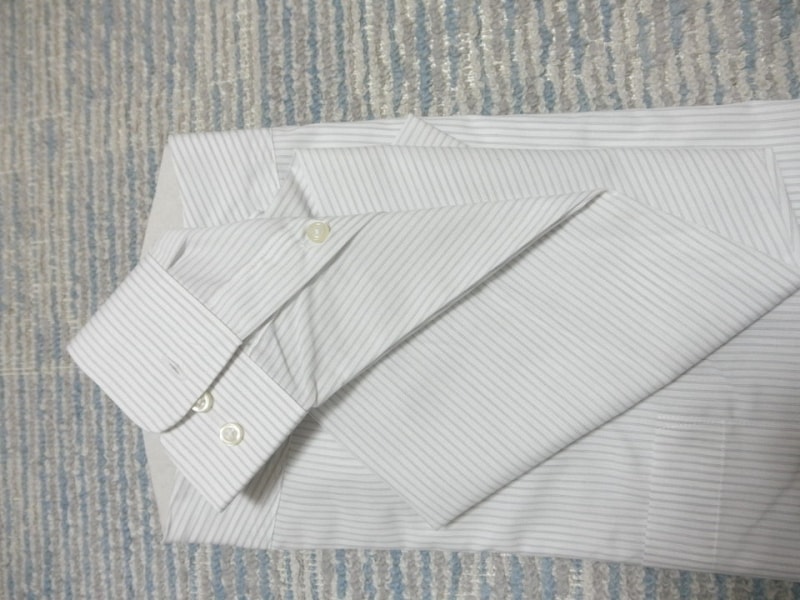 袖を螺旋のように折るundefinedundefinedundefined