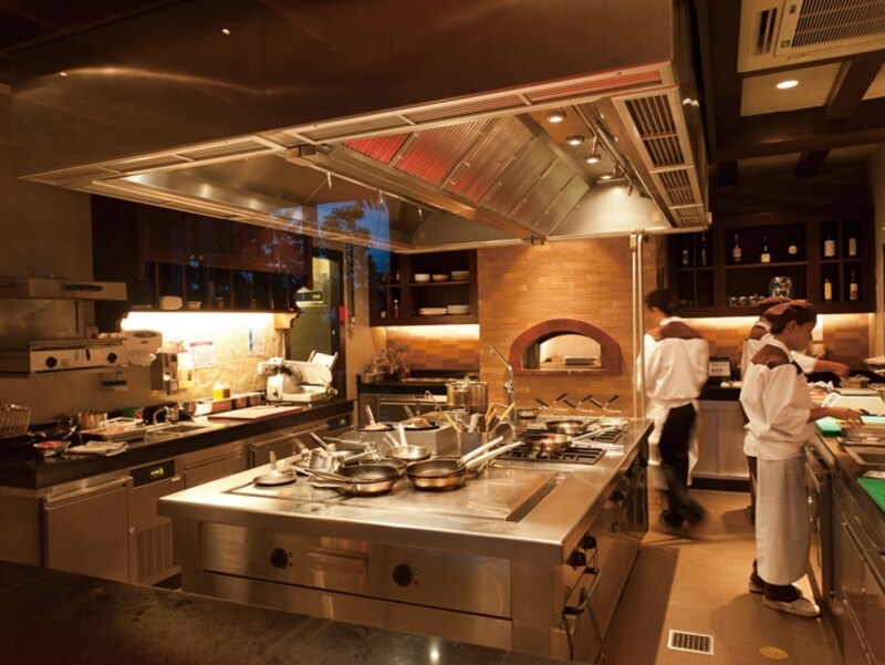 イタリアンレストラン「Favola」はオープンキッチンスタイル