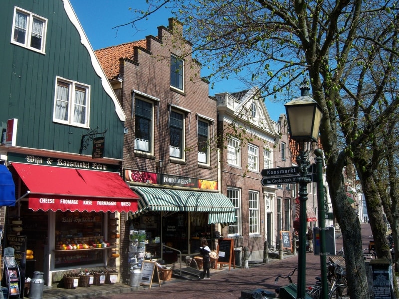 街にはチーズに関する場所が盛りだくさん