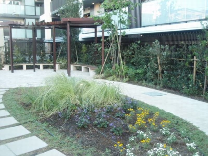 パークホームズ大倉山の花壇