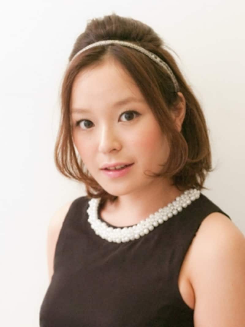 ミディアムヘア 華やかさ抜群のポンパアレンジ 結婚式 パーティーヘアアレンジ All About