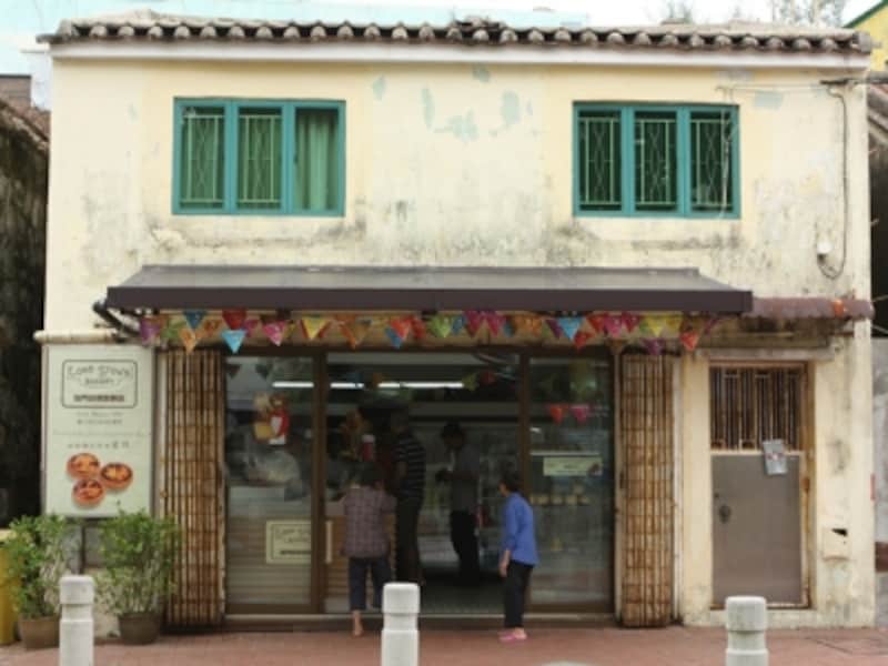 マカオのエッグタルト発祥の店、ロード・ストウズ・ベーカリー本店 (c) Miyuki Kume