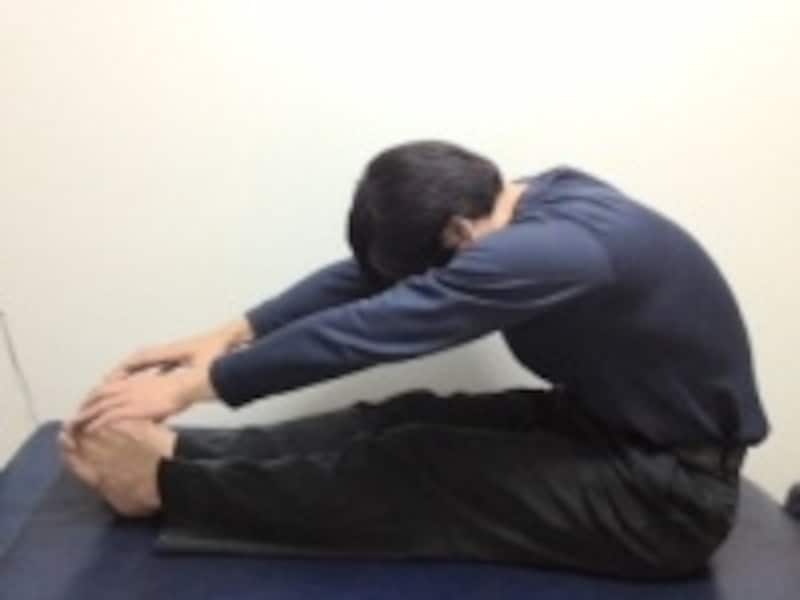 息を吐きながら行うとこのポーズをつくりやすいです