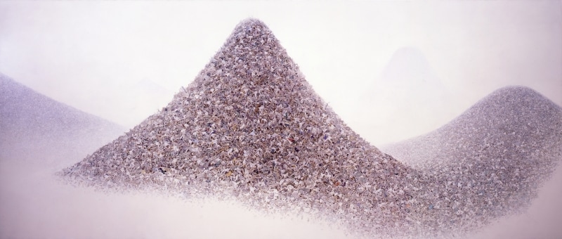 会田誠『灰色の山』 2009-11年undefinedアクリル絵具、キャンバスundefined300×700cmundefinedタグチ・アートコレクション蔵undefined制作協力:渡辺 篤undefinedCourtesy: Mizuma Art Gallery