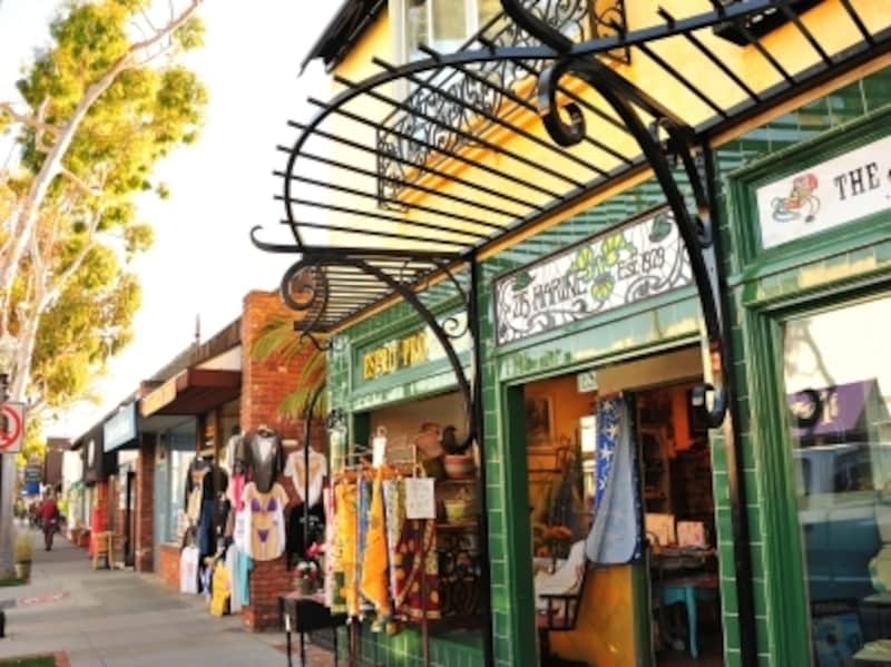 小さなショップが立ち並ぶバルボアアイランドのメインストリート