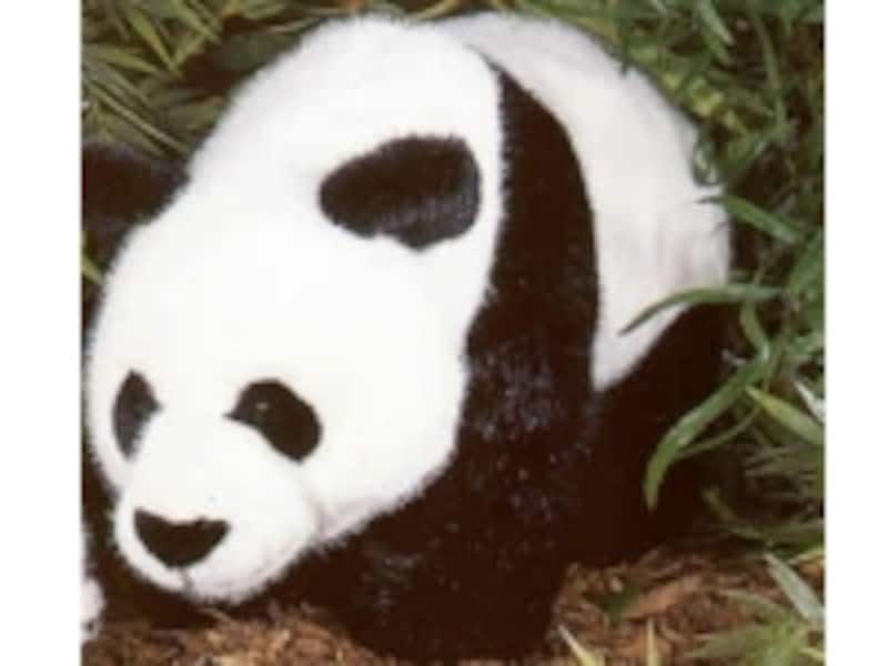 とってもリアルな「歩くパンダ大(12810円・約37cm)」