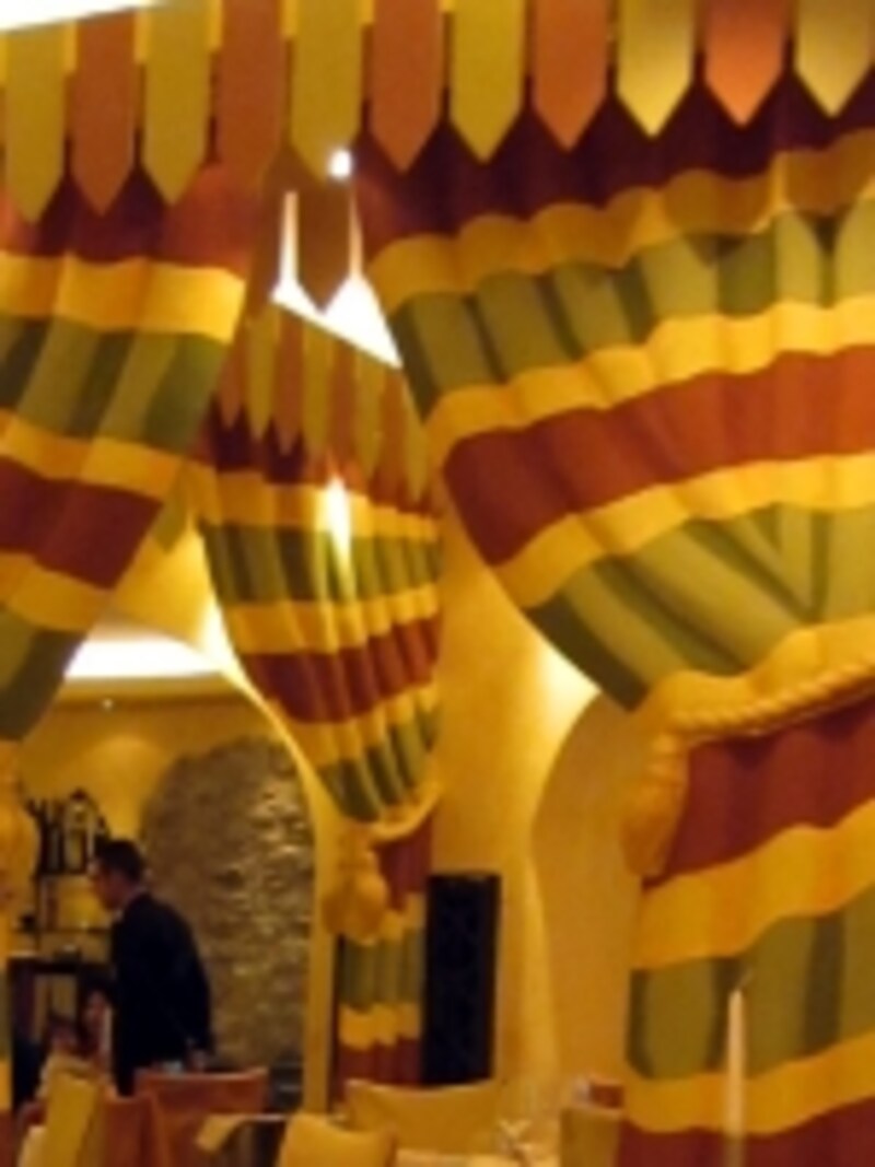 漆喰で作られたドレープ